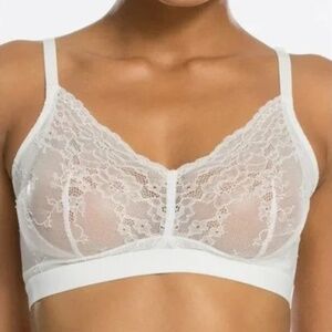 SPANX Spotlight On Lace Bralette Women's Medium White/Cream Lingerie Feminine